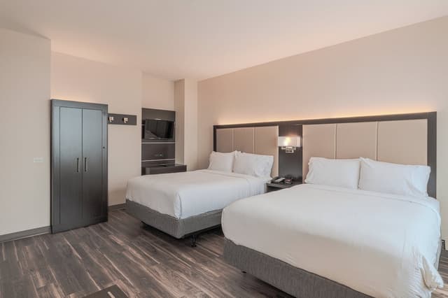 Holiday Inn Express Long Island City E New York by IHG-Standard Room, 2 Queen Beds, Accessible (Mobility Accessible)-2