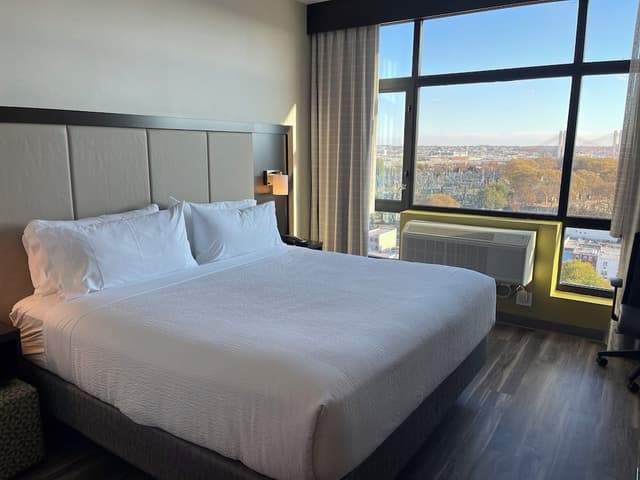 Holiday Inn Express Long Island City E New York by IHG-Standard Room, 1 King Bed, Accessible (Communications)-4