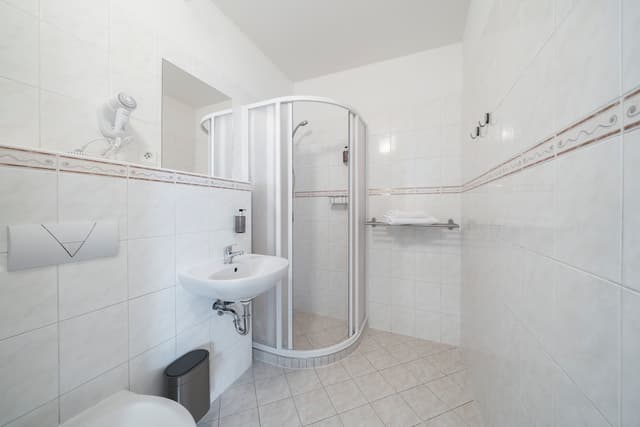 Leon hotel-三人房-5