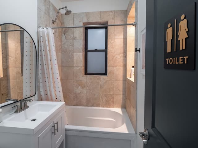 瑞格利維爾套房-Queen Room with Shared Bathroom 5-13