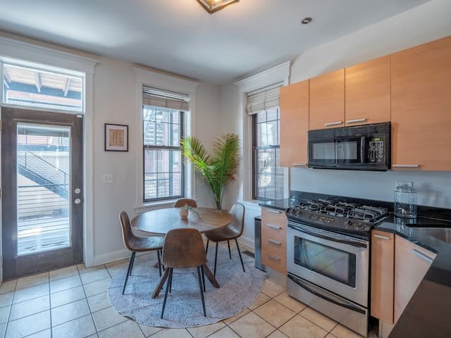 瑞格利維爾套房-Queen Room with Shared Bathroom 5-16