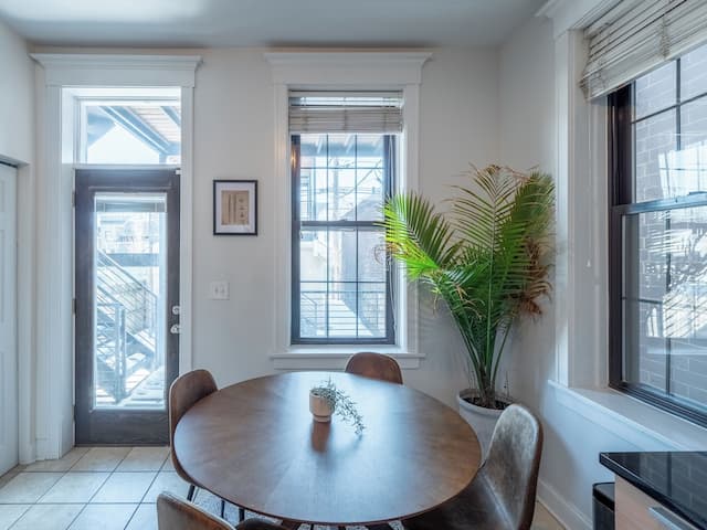 瑞格利維爾套房-Queen Room with Shared Bathroom 5-17