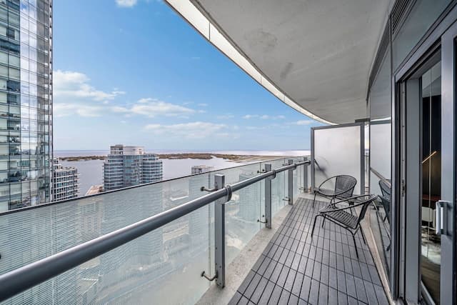 The Harbour Toronto-Design Suite-23