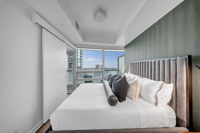 The Harbour Toronto-Design Suite-8