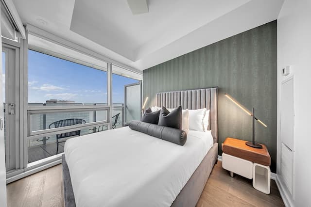 The Harbour Toronto-Design Suite-2