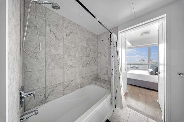 The Harbour Toronto-Design Suite-26