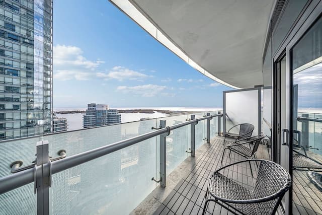 The Harbour Toronto-Design Suite-22