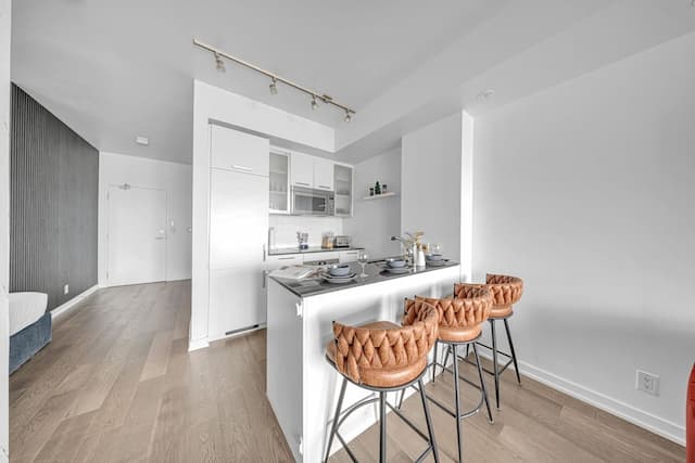 The Harbour Toronto-Design Suite-11