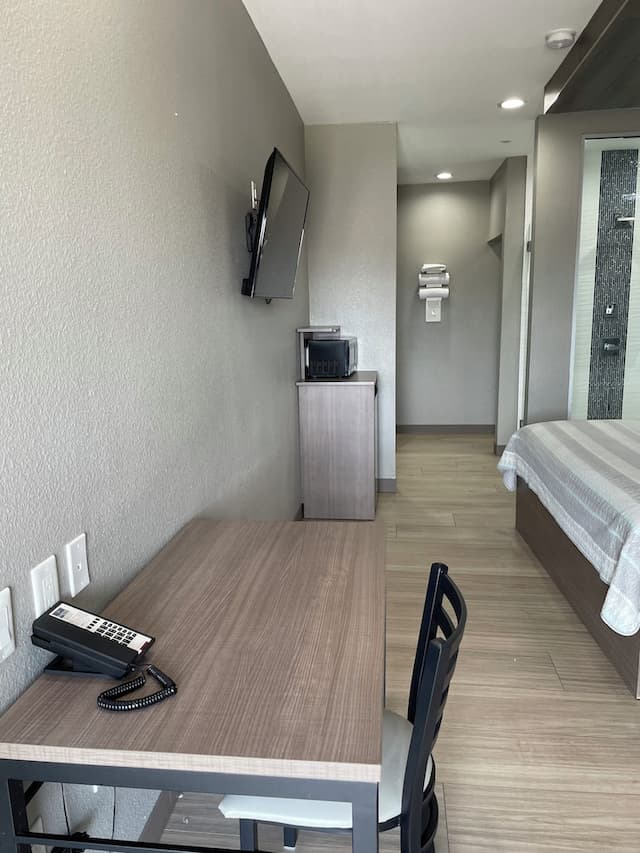 Express Inn - Richey-Superior Suite, Non Smoking-2