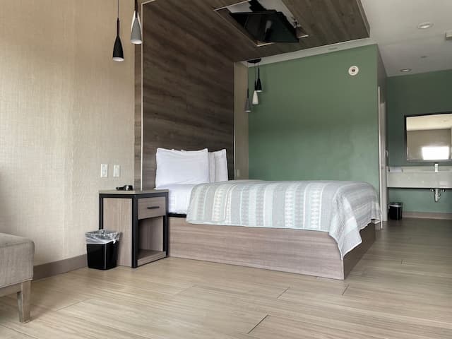 Express Inn - Richey-Deluxe Suite, Smoking-1