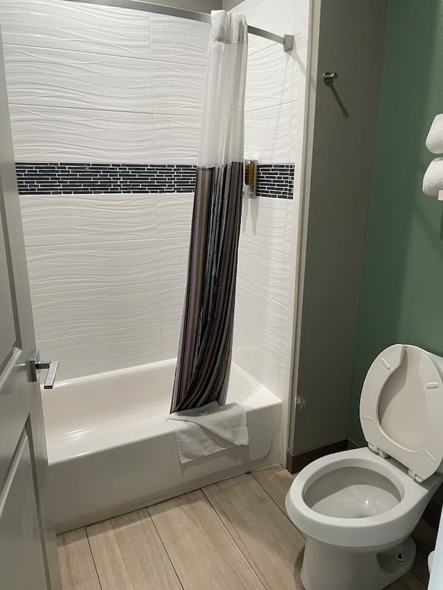 Express Inn - Richey-Deluxe Suite, Smoking-4