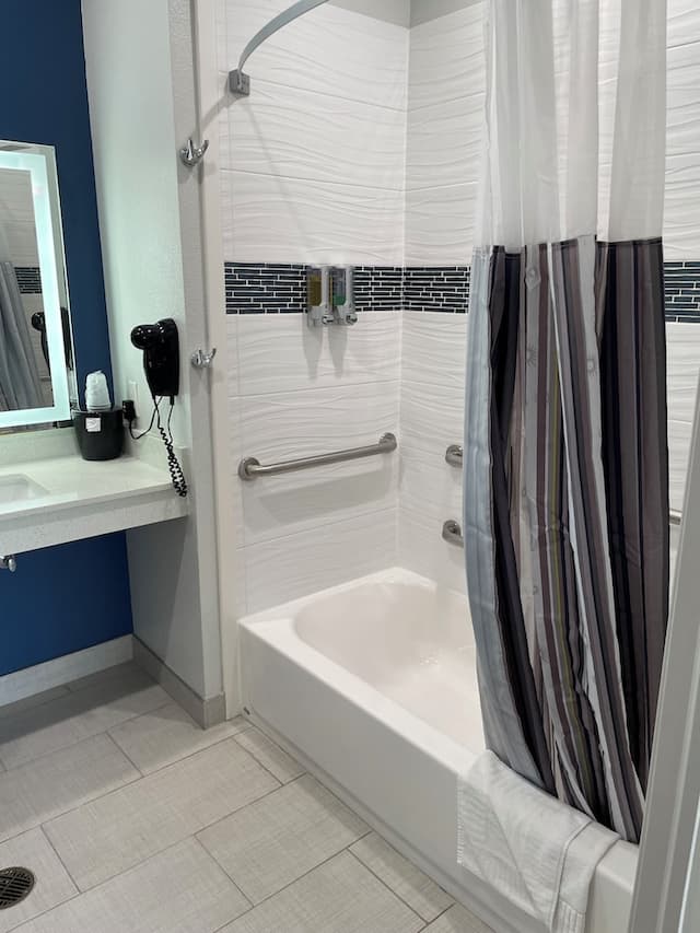Express Inn - Richey-Deluxe Room, Accessible Bathtub, Non Smoking-3