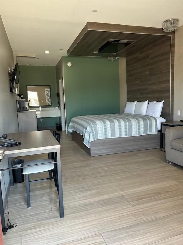 Express Inn - Richey-Deluxe Suite, Non Smoking-1