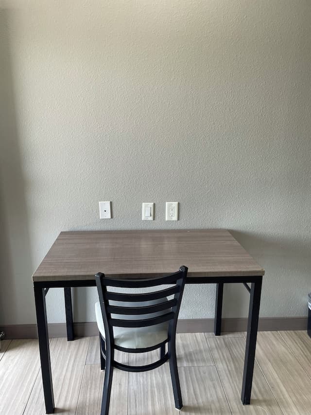 Express Inn - Richey-Superior Suite, Smoking-3