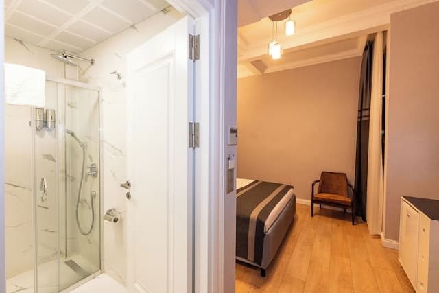 더 나우 호텔-Economy Double Room-5