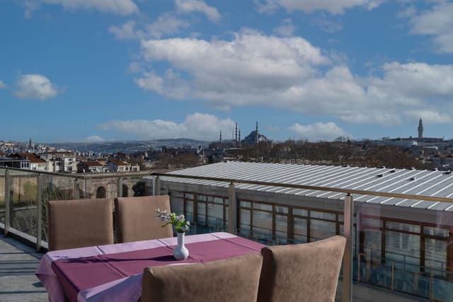 イェシルパーク ホテル-スタンダード トリプルルーム シングルベッド 3 台 シティビュー-5