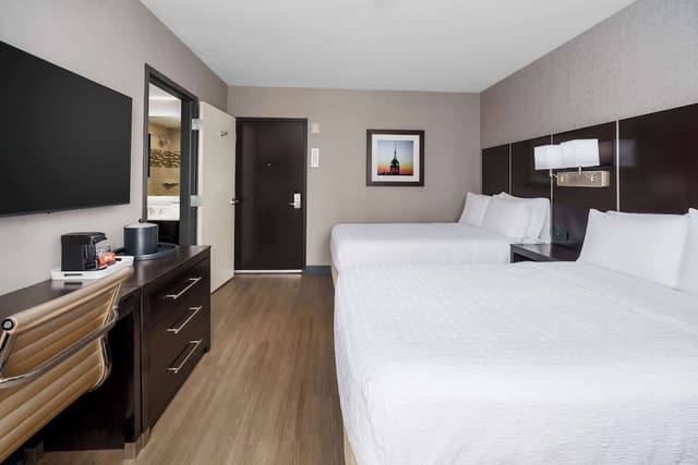 Hampton Inn Manhattan/Times Square Central-Room, 2 Double Beds-4