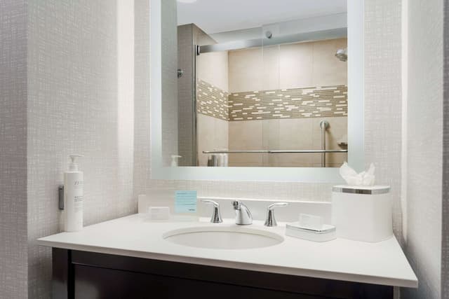 Hampton Inn Manhattan/Times Square Central-King Room-7