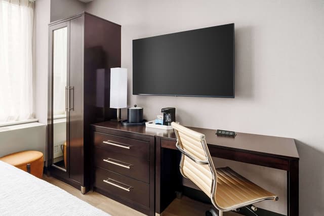 Hampton Inn Manhattan/Times Square Central-Room, 2 Double Beds-7