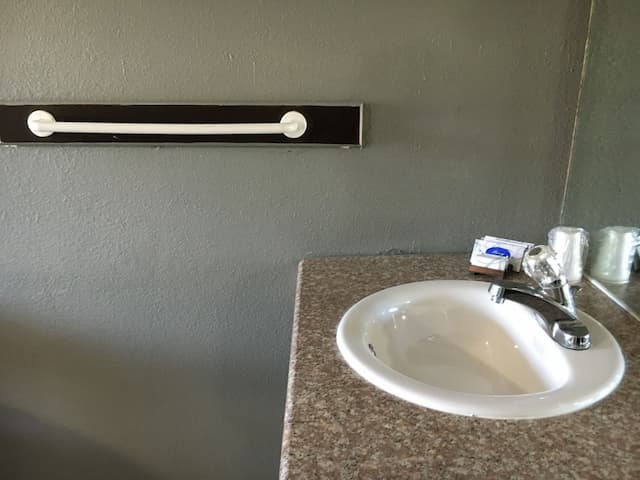 Eagle Inn Motel-Standard Room, 1 Queen Bed, Non Smoking-4