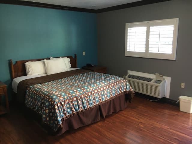Eagle Inn Motel-Basic Room, 1 Bedroom, Smoking-3