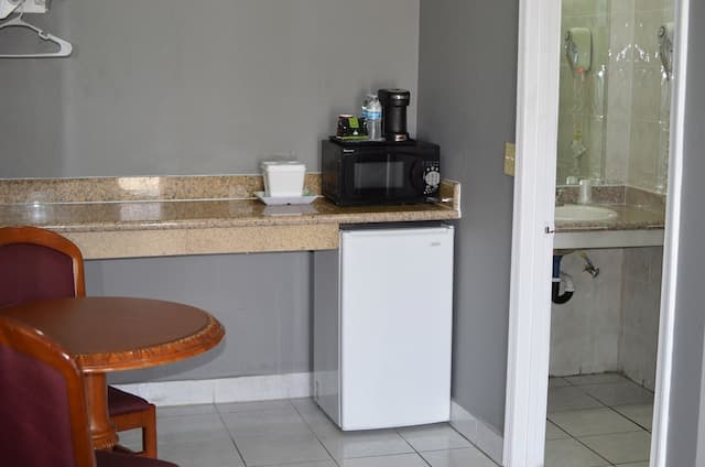 Eagle Inn Motel-Standard Room, 1 Queen Bed, Non Smoking-7