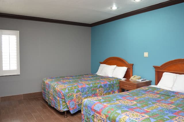 Eagle Inn Motel-Standard Room, 2 Queen Beds-2