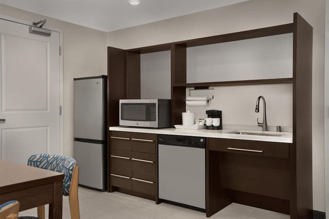 安克拉治/中城希爾頓惠庭飯店-套房, 1 張特大雙人床 (Roll-in Shower)-4