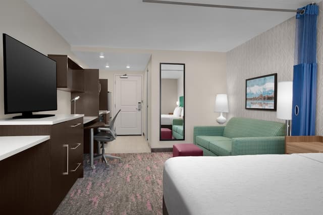 安克拉治/中城希爾頓惠庭飯店-開放式套房, 1 張特大雙人床-1