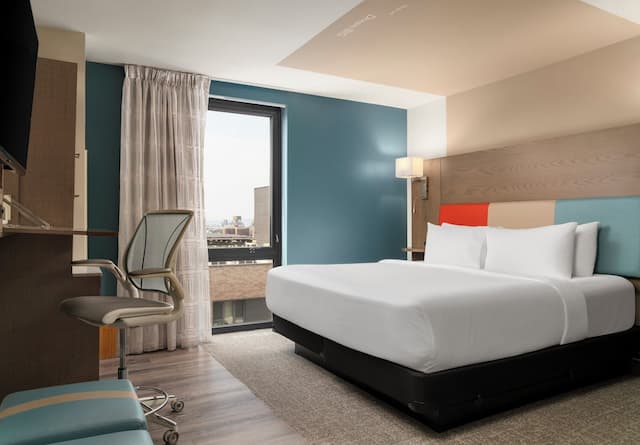 布魯克林逸衡飯店 - IHG 旗下飯店-標準客房, 1 張特大雙人床, 身障無障礙空間 (Mobility, Roll-In Shower)-4