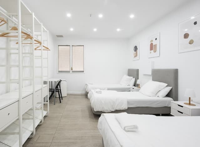 ノー リミット ホステル セントラル-ベーシック 4 人部屋 共用バスルーム-3