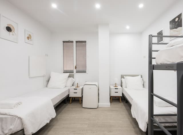 ノー リミット ホステル セントラル-ベーシック 4 人部屋 共用バスルーム-7