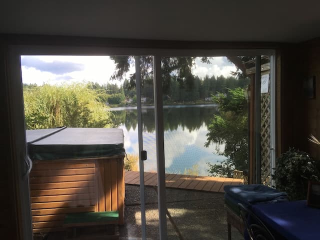 Cottage Lake Bed and Breakfast-套房, 1 间卧室, 热水浴缸, 湖景 (Lakeside Bedroom Suite)-14