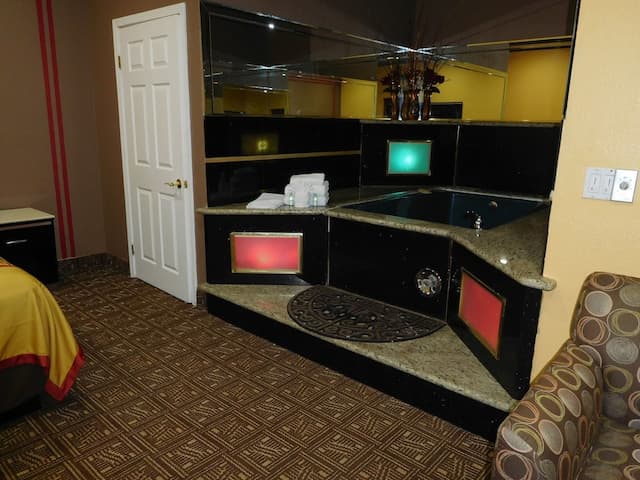 ダイアモンド イン-ルーム クイーンベッド 2 台 喫煙可-1