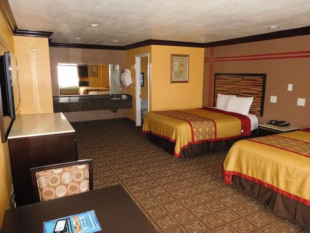 ダイアモンド イン-ルーム クイーンベッド 2 台 喫煙可-2