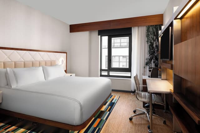EVEN Hotel New York - Midtown East by IHG-Premium Room, 1 King Bed, Corner-9