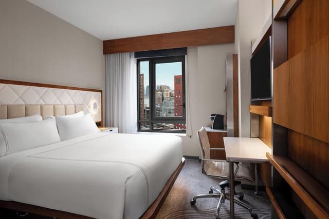 EVEN Hotel New York - Midtown East by IHG-Premium Room, 1 King Bed, Corner-10