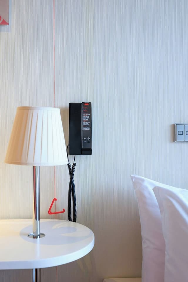 シチズン M タワー オブ ロンドン-ルーム キングベッド 1 台 (Mobility Accessible, Roll-In Shower)-4