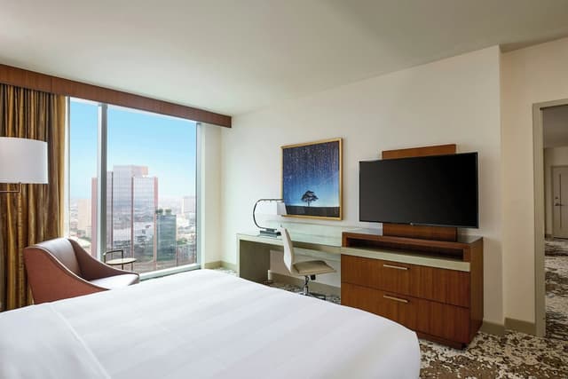 메리어트 마퀴스 휴스턴-룸, 킹사이즈침대 1개, 수영장 전망 (Mobility/Hearing Access, Roll-in Shwr)-8