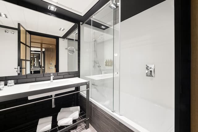 The Corner Hotel-标准双人房或双床房-4