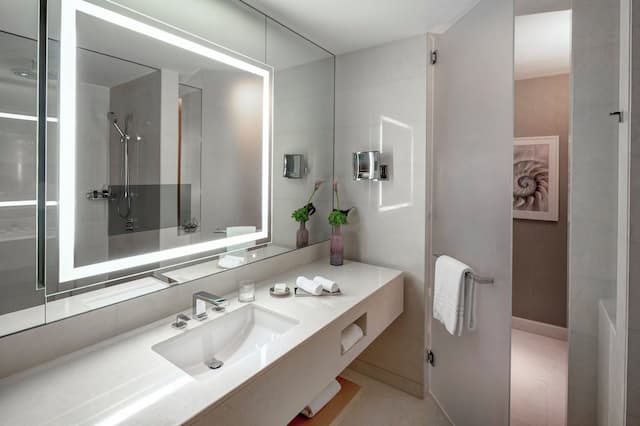 フォー シーズンズ ホテル ドバイ インターナショナル ファイナンシャル センター-プレミア ルーム キングベッド 1 台-6