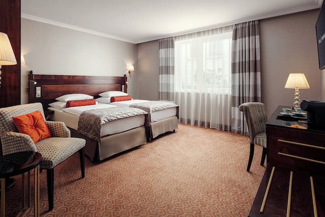 Cosmopolitan Hotel Prague-Deluxe Double or Twin Room-9