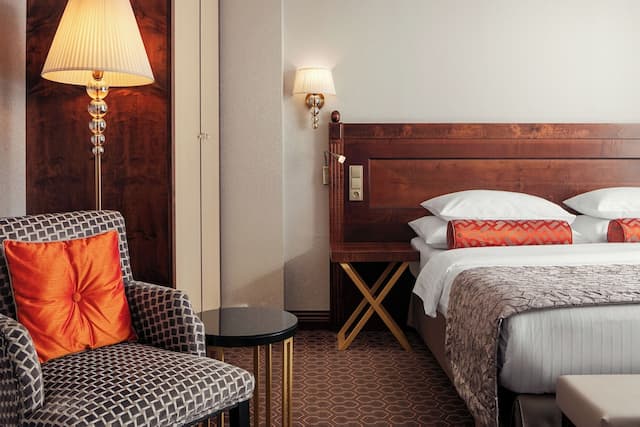 Cosmopolitan Hotel Prague-Executive Double or Twin Room-8