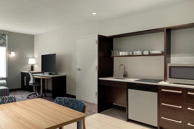 休士頓能源走廊希爾頓惠庭飯店-套房, 1 張特大雙人床, 無障礙 (Roll In Shower)-2