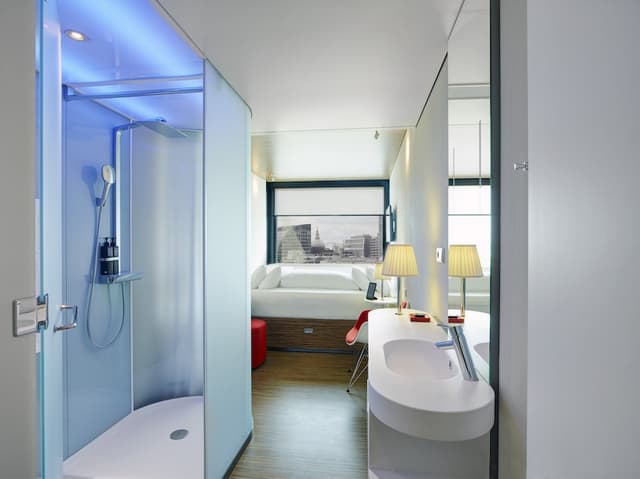 シチズン エム ロンドン ショアディッチ-ルーム キングベッド 1 台 (Mobility Accessible, Roll-In Shower)-2