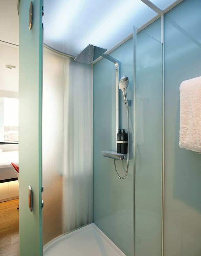 シチズン エム ロンドン ショアディッチ-ルーム キングベッド 1 台 (Mobility Accessible, Roll-In Shower)-5