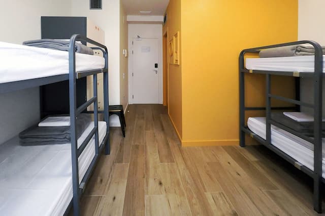 Meeting Point Hostels-Triple Room, Multiple Beds, Private Bathroom-3