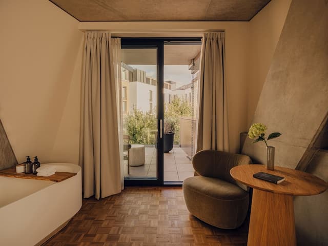 노부 호텔 런던 쇼디치-시그니처 스위트, 킹사이즈침대 1개, 발코니, 마당 전망 (Nobu Suite)-8