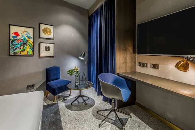 Room Mate Collection Gerard, Barcelona-Basic Double Room (Individual)-5