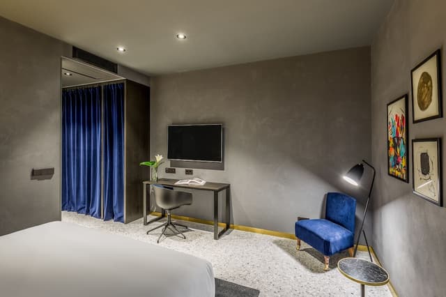 Room Mate Collection Gerard, Barcelona-Basic Double Room (Individual)-3